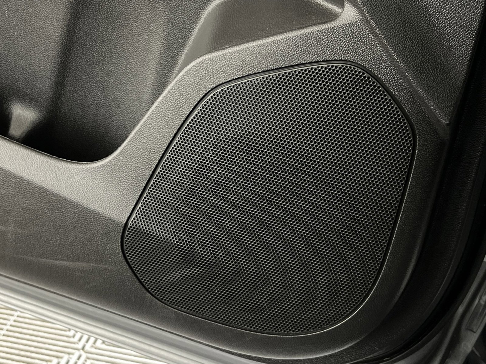 Used 2025 Chevrolet Trax LT image 34