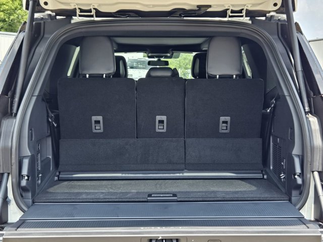 New 2027 Ford Expedition Platinum w/ Stealth Appearance Package AWD/4WD image 7
