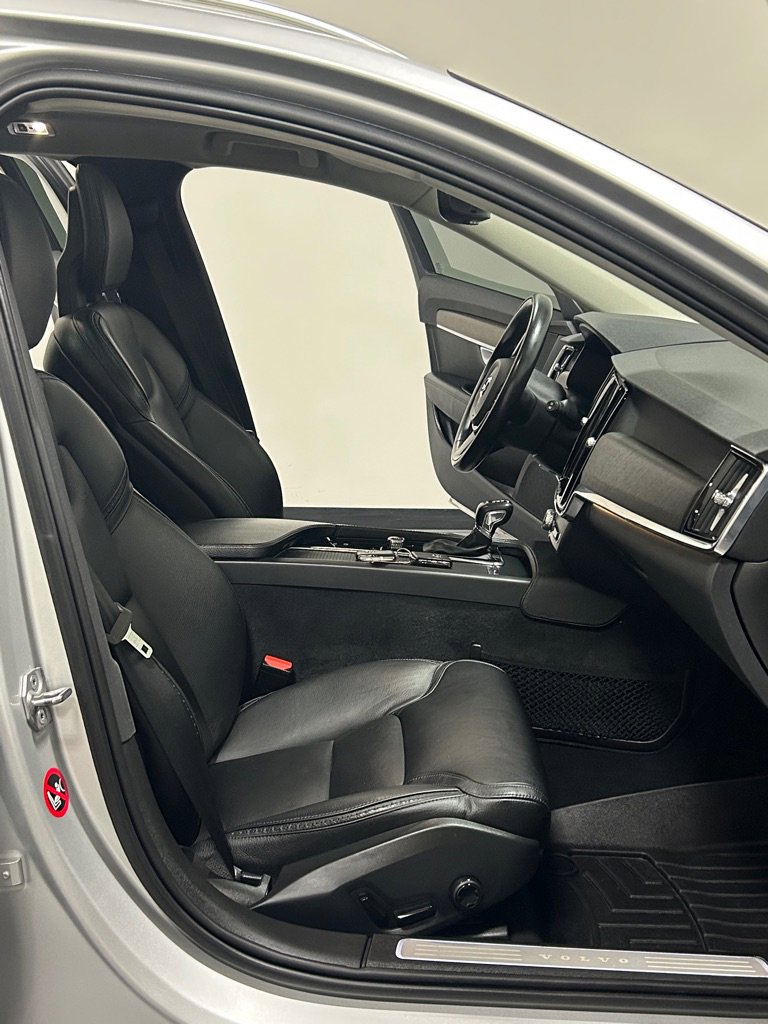 Used 2018 Volvo V90 T5 Cross Country w/ Convenience Package image 13