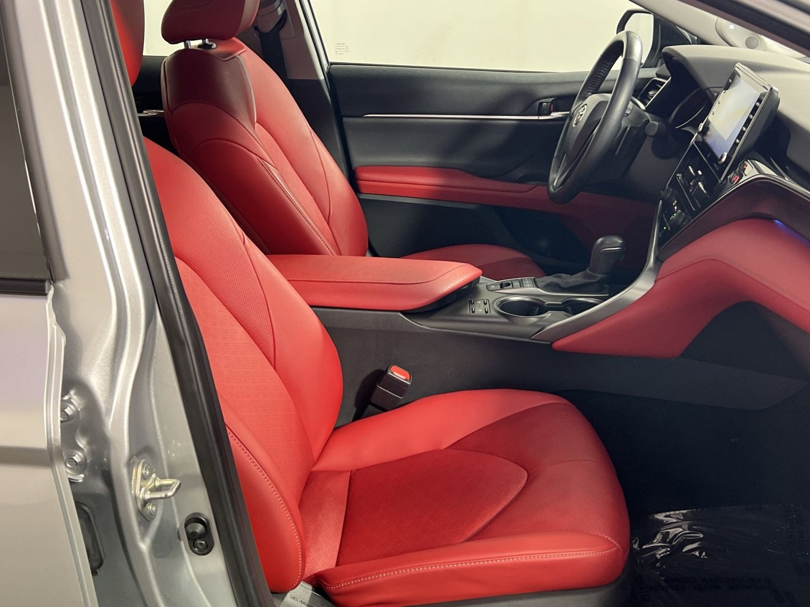 Used 2021 Toyota Camry XSE image 25