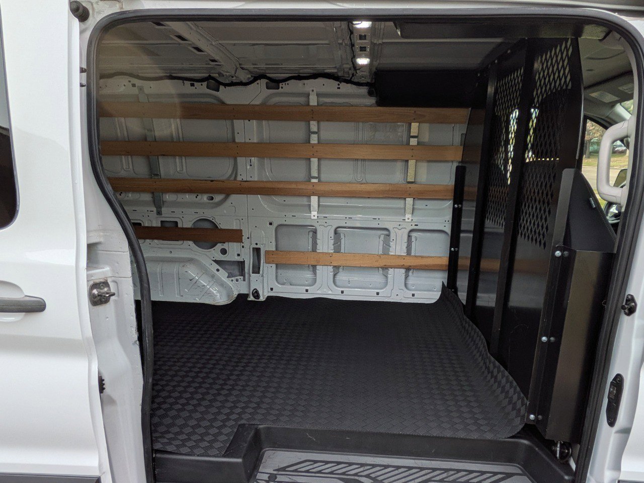 Used 2024 Ford Transit 250 w/ Exterior Upgrade Package image 27