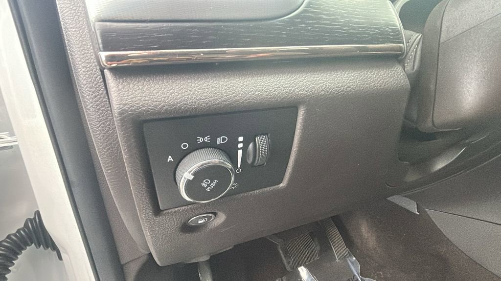 Used 2018 Jeep Grand Cherokee Summit w/ Platinum Series Group image 19