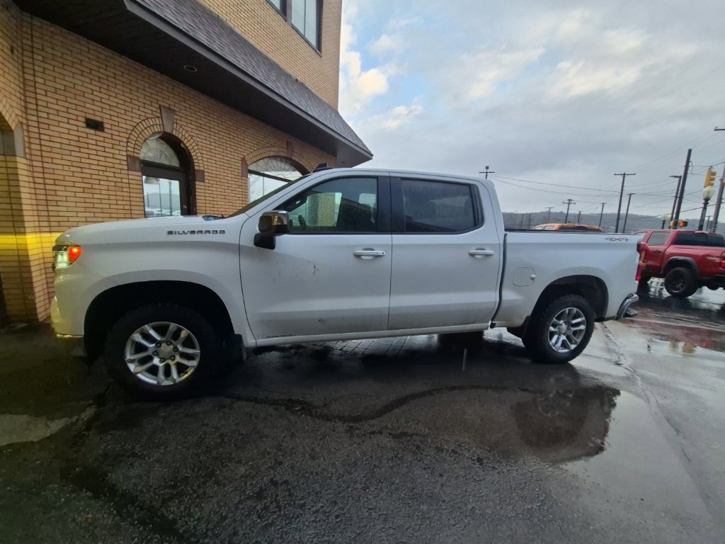 Used 2022 Chevrolet Silverado 1500 LT image 4