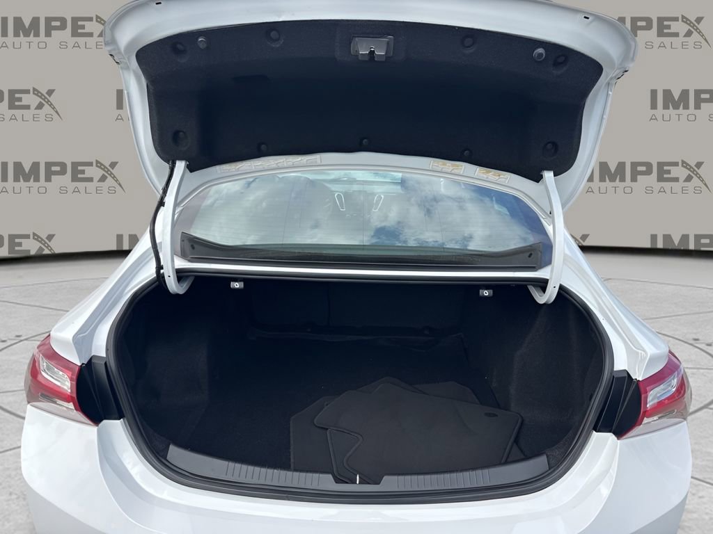 Used 2021 Chevrolet Malibu LT FWD image 28
