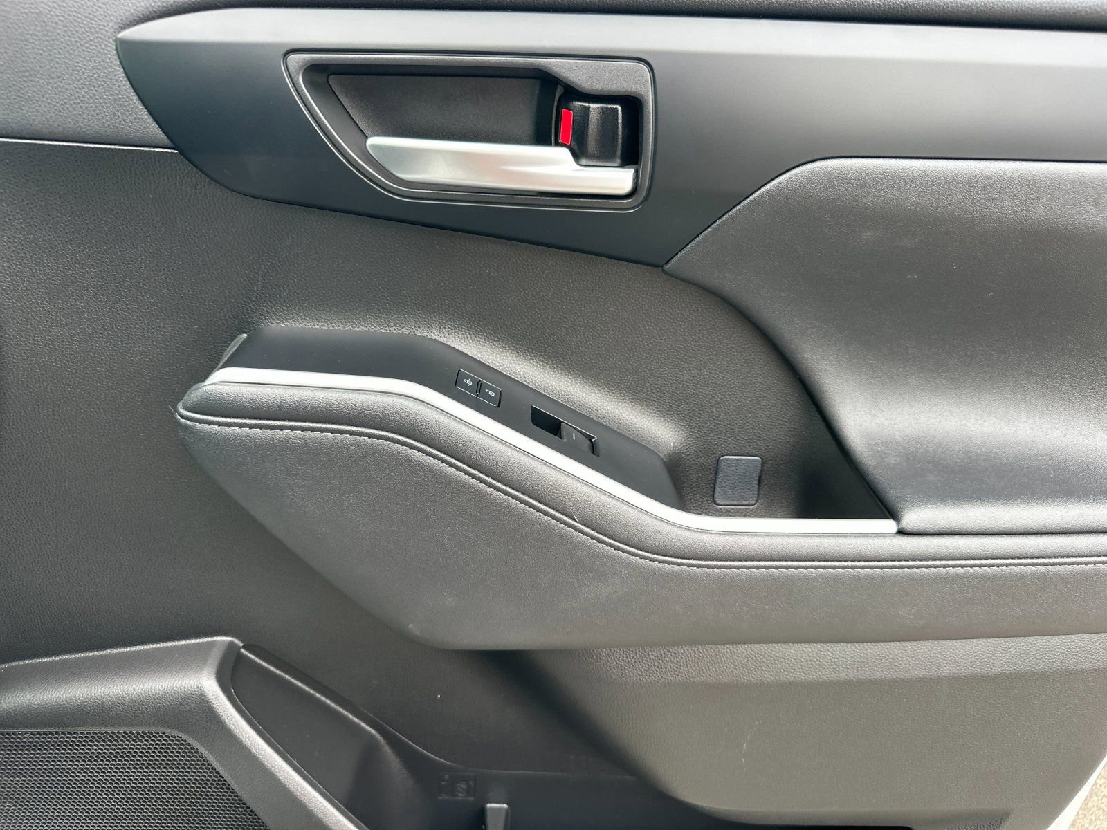 Used 2023 Toyota Highlander XLE image 21