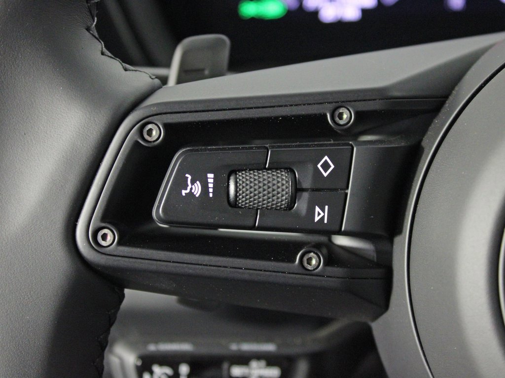 Certified 2025 Porsche Cayenne Coupe image 25