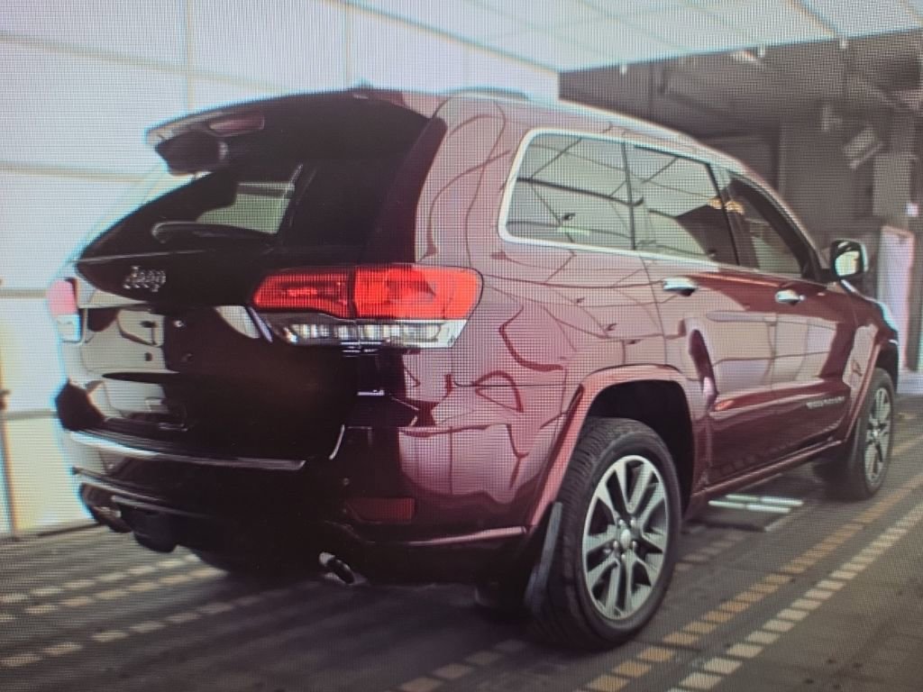 Used 2018 Jeep Grand Cherokee Overland AWD/4WD image 3
