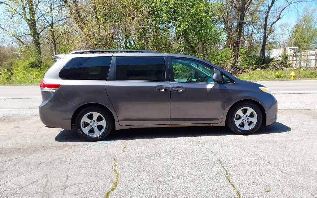 Used 2011 Toyota Sienna LE FWD image 4