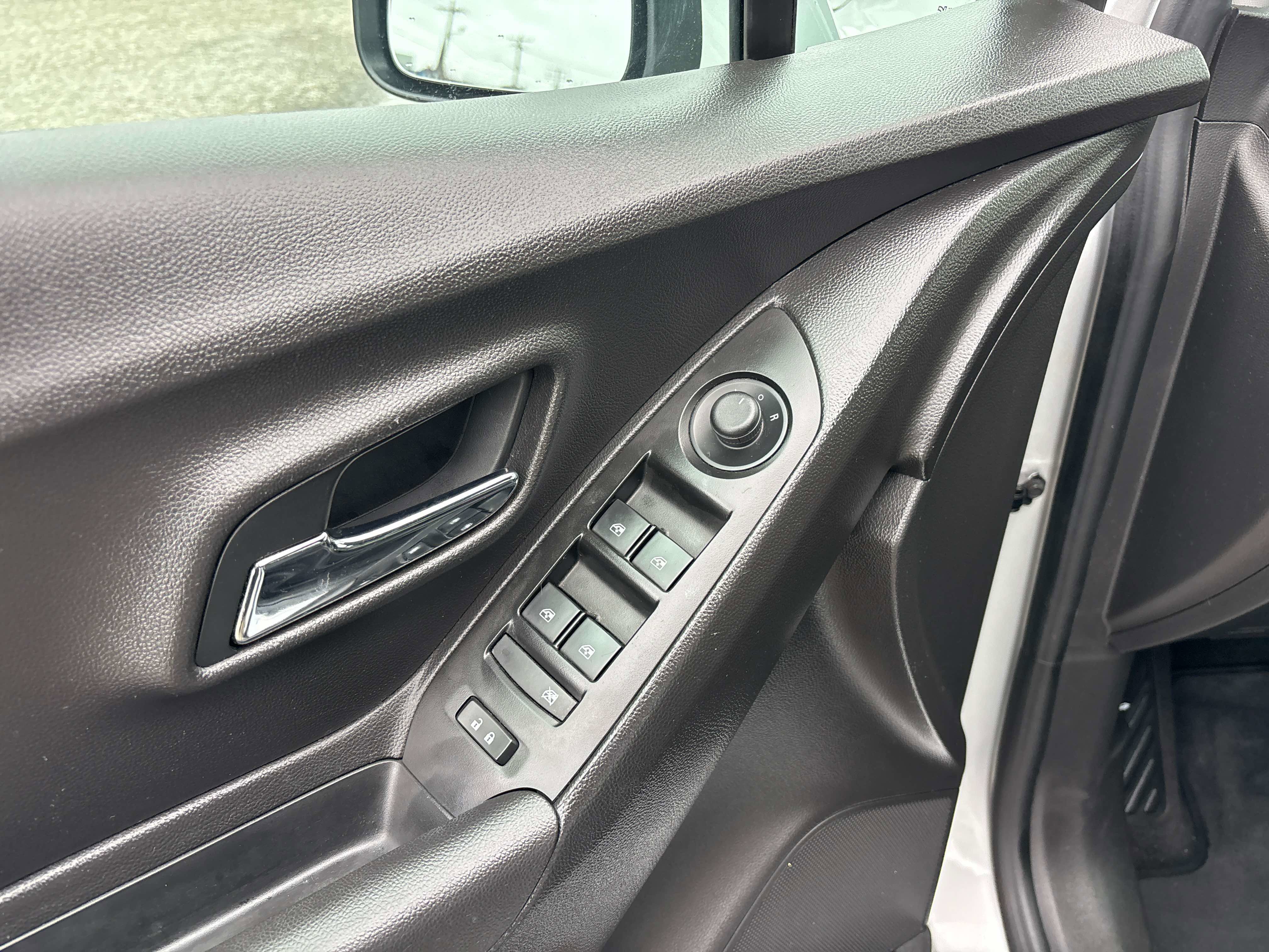 Used 2019 Chevrolet Trax LT w/ LT Convenience Package image 11