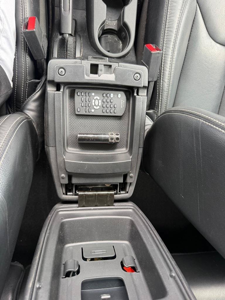 Used 2017 Jeep Wrangler Unlimited Sahara w/ Connectivity Group AWD/4WD image 18