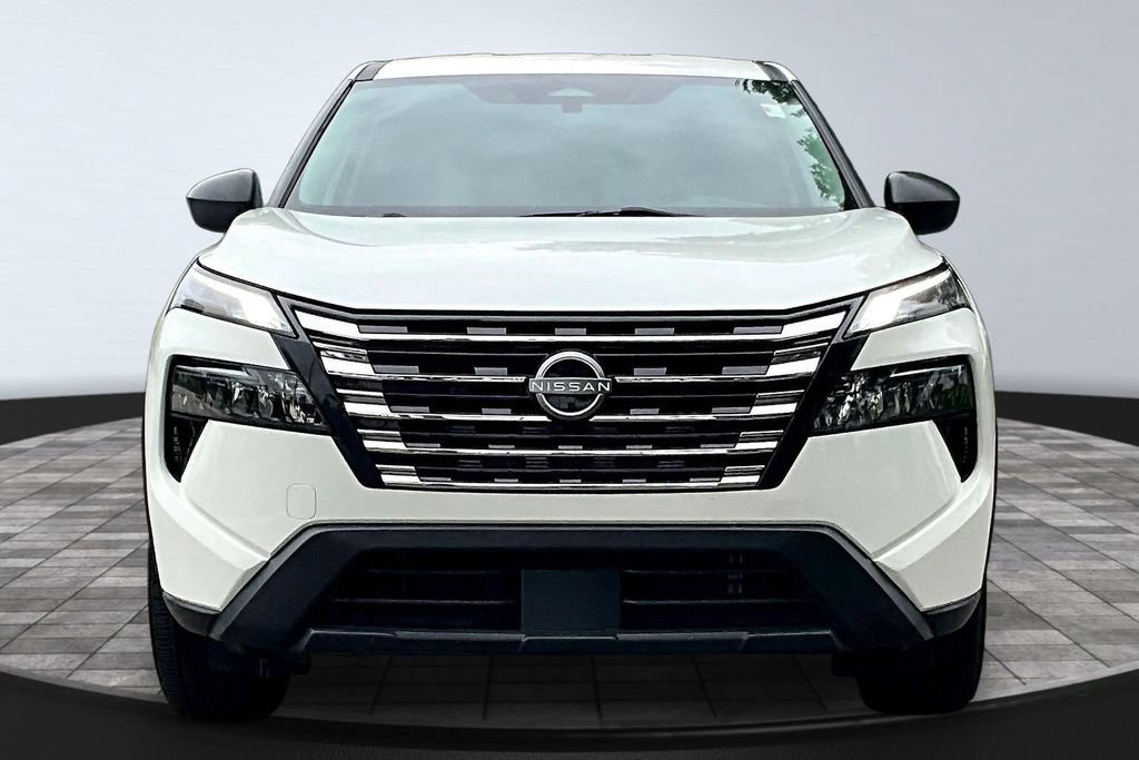 Used 2024 Nissan Rogue S FWD image 2