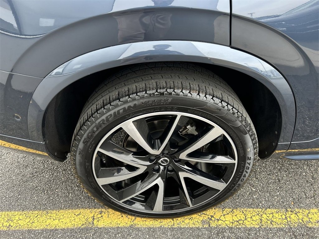 Used 2023 Volvo XC90 B6 Plus w/ Protection Package Premier image 12