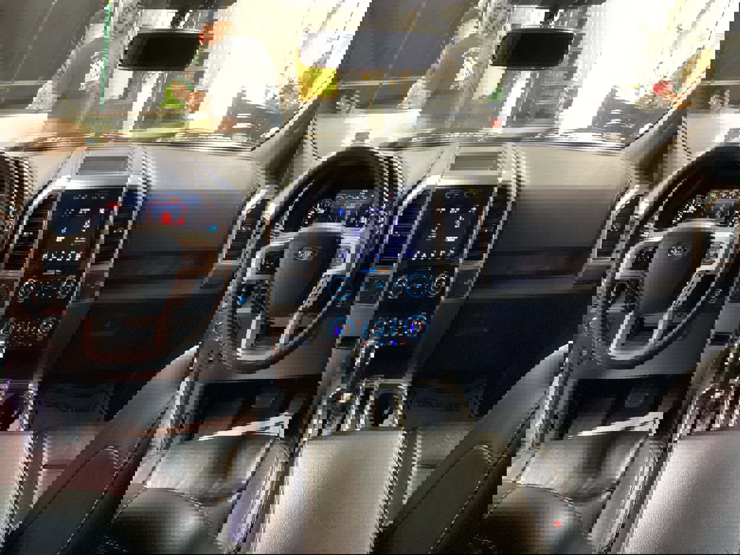 Used 2019 Ford F150 Lariat w/ Equipment Group 501A Mid image 19