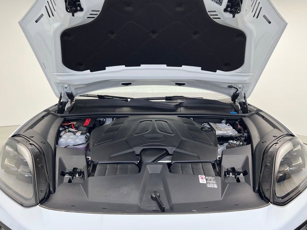 Used 2025 Porsche Cayenne image 26