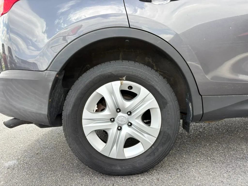 Used 2013 Toyota RAV4 LE AWD/4WD image 22