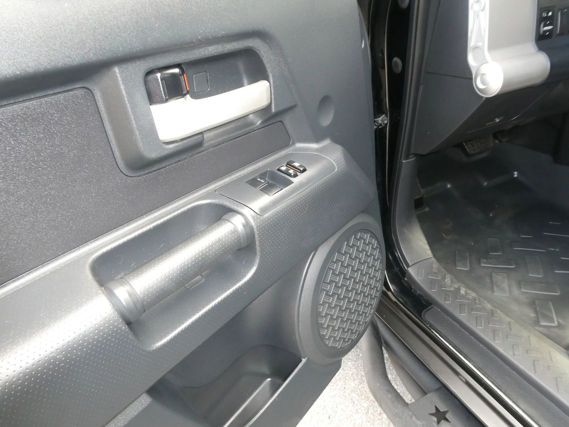 Used 2012 Toyota FJ Cruiser 4WD image 14