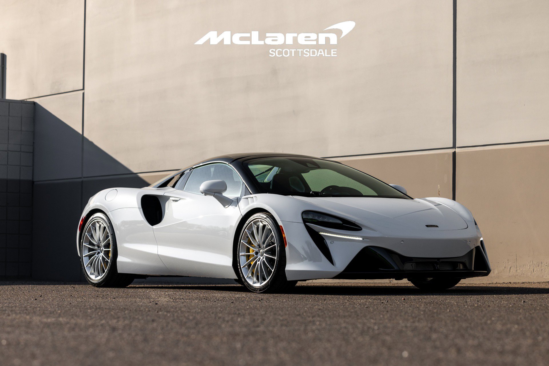 Used 2025 McLaren Artura Spider image 11