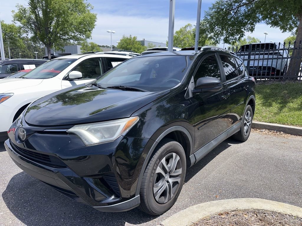 Used 2018 Toyota RAV4 LE AWD/4WD image 2