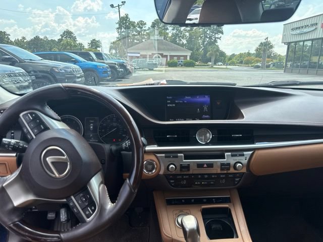 Used 2018 Lexus ES 350 w/ Luxury Package w/Wood Trim FWD image 11
