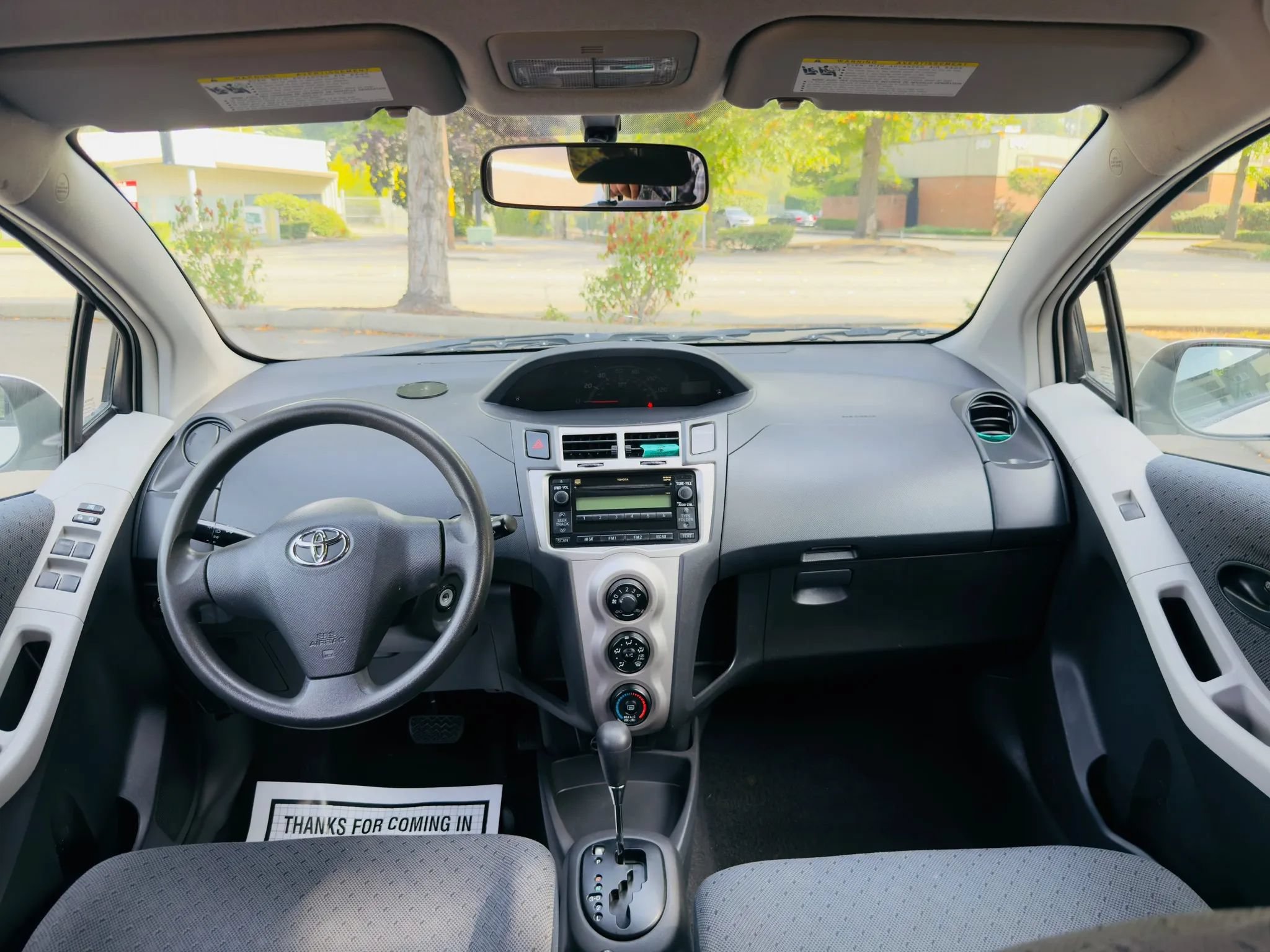 Used 2010 Toyota Yaris 4-Door Hatchback FWD image 13