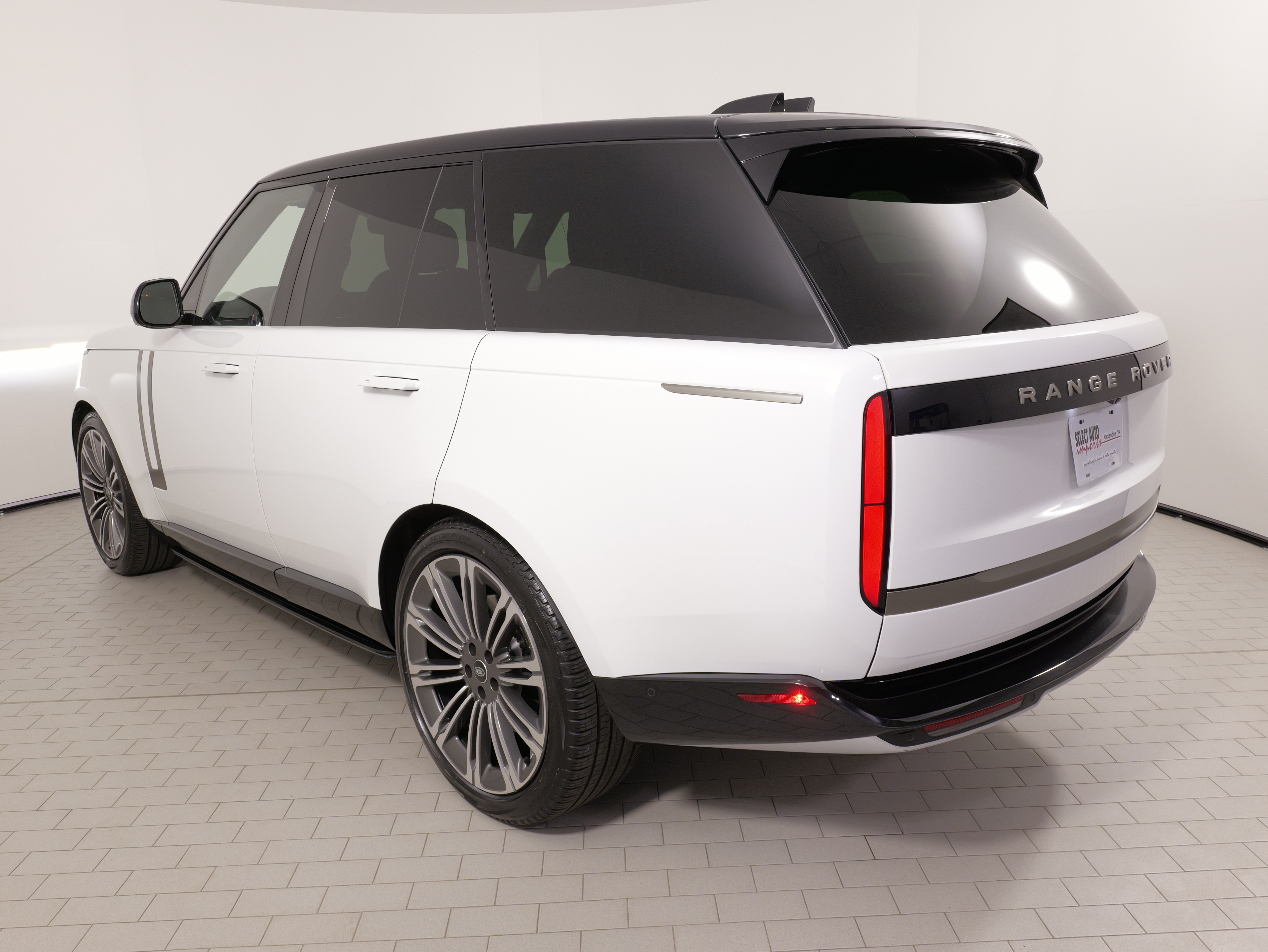 Used 2024 Land Rover Range Rover SE AWD/4WD image 15