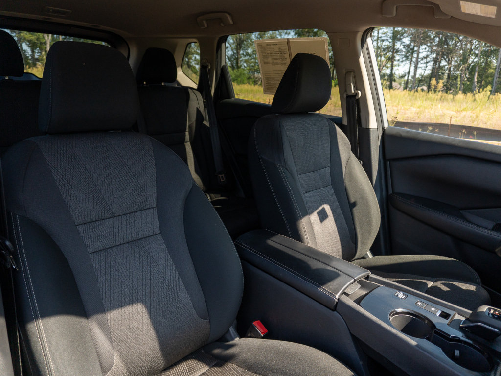 Used 2025 Nissan Rogue SV FWD image 20