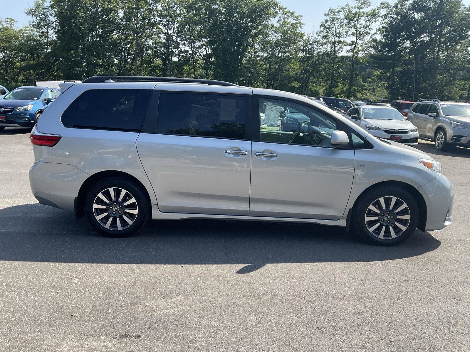 Used 2020 Toyota Sienna XLE Premium AWD/4WD image 6