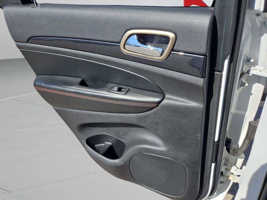 Used 2016 Jeep Grand Cherokee Laredo 75th Anniversary image 28