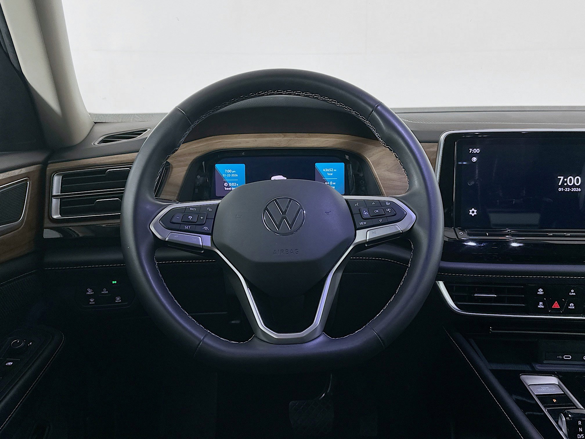 Used 2024 Volkswagen Atlas SE image 18