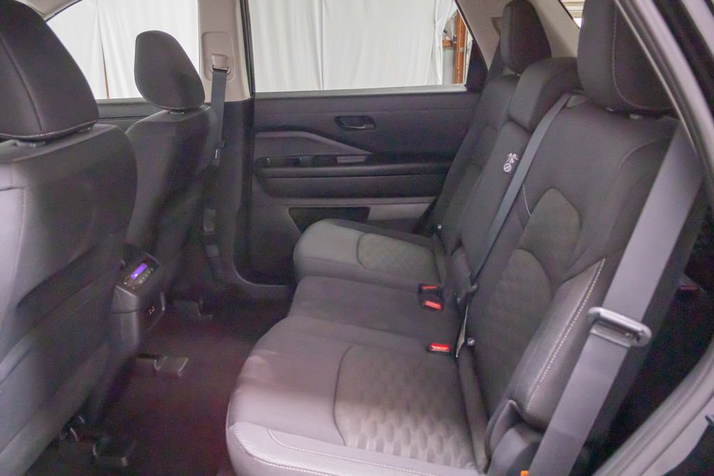 Used 2024 Nissan Pathfinder SV AWD/4WD image 12