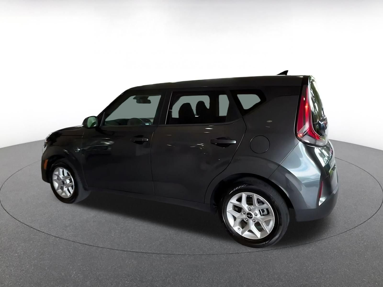 Used 2025 Kia Soul LX w/ LX Technology Package FWD image 8