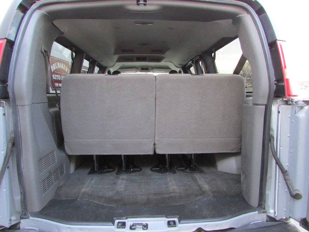 Used 2016 Chevrolet Express 2500 LS RWD image 4