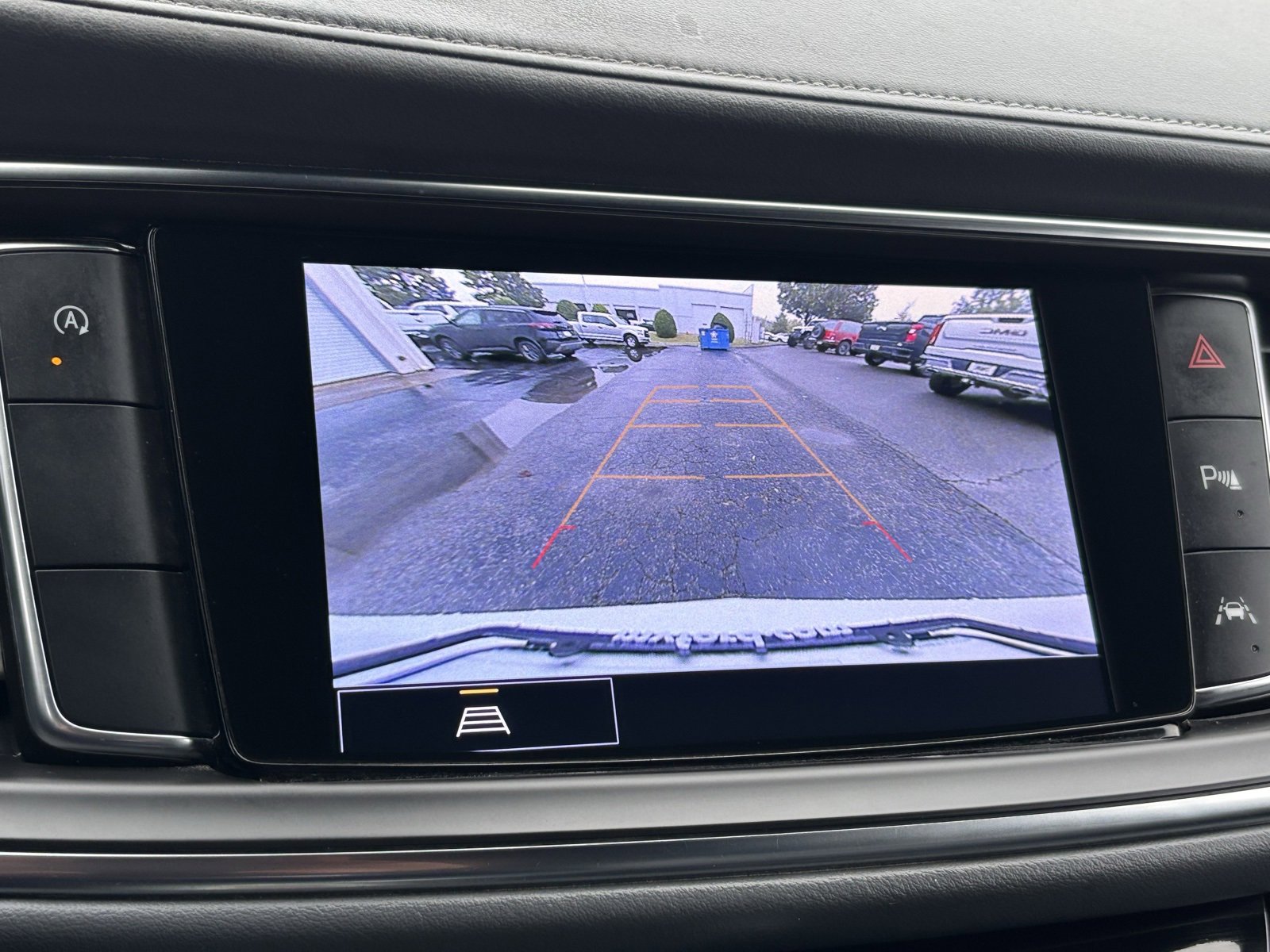 Used 2023 Buick Enclave Essence image 4