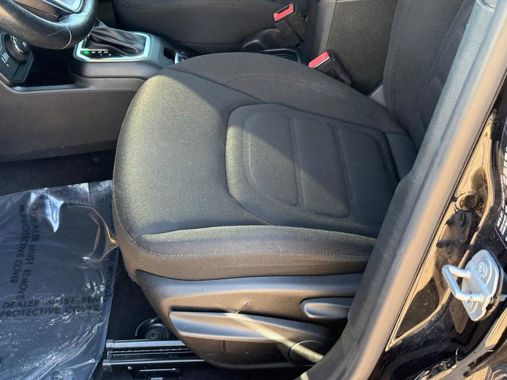Used 2018 Jeep Renegade Latitude w/ Cold Weather Group AWD/4WD image 21