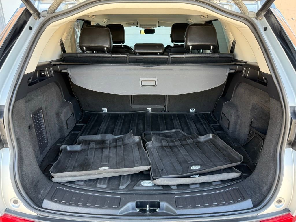 Used 2020 Land Rover Discovery Sport SE image 18