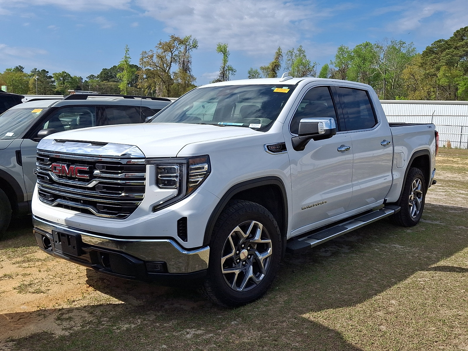 Used 2023 GMC Sierra 1500 SLT w/ SLT Premium Package AWD/4WD image 2