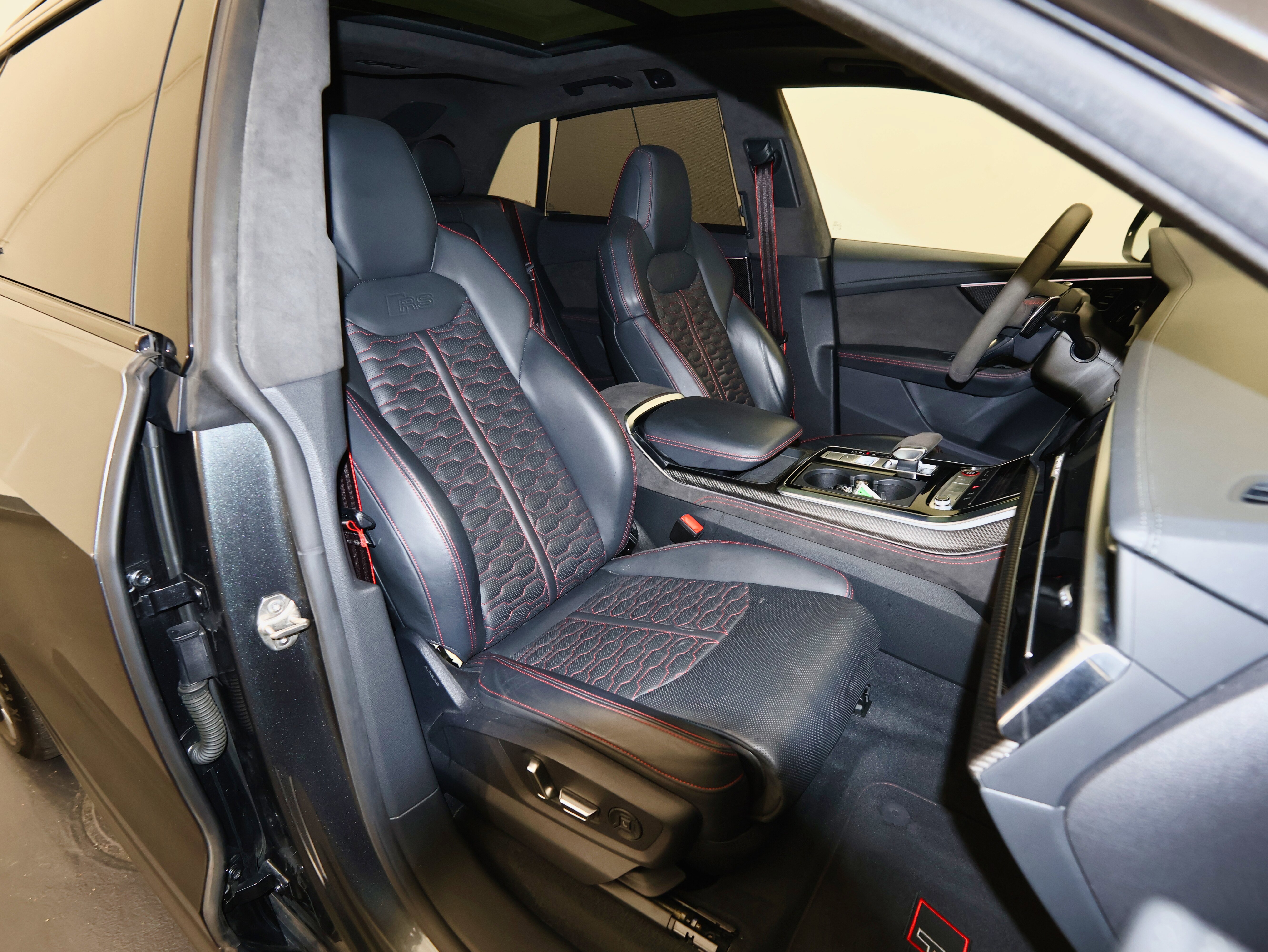 Used 2022 Audi RS Q8 w/ Black Optic Package image 50