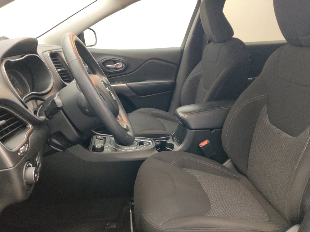 Used 2019 Jeep Cherokee Latitude w/ Popular Appearance Group AWD/4WD image 17