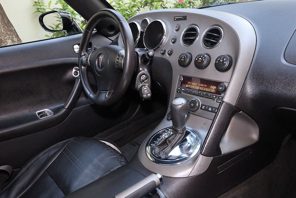 Used 2007 Pontiac Solstice GXP w/ Premium Package RWD image 31