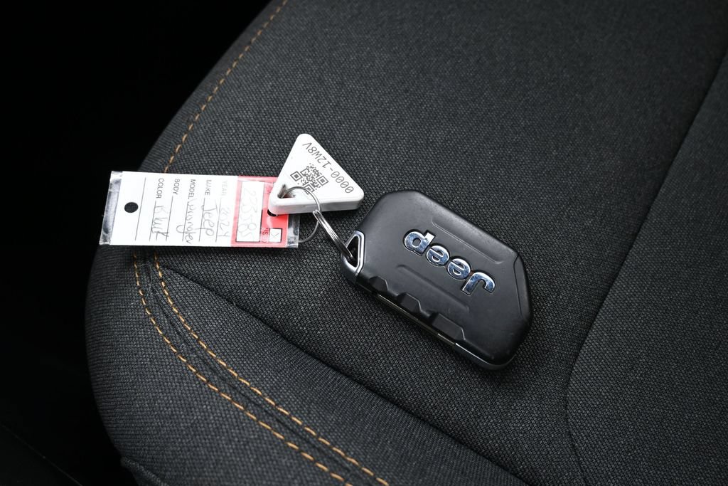 Used 2024 Jeep Wrangler Unlimited Sahara AWD/4WD image 32