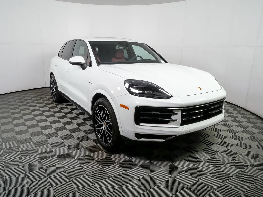 Certified 2024 Porsche Cayenne AWD/4WD image 28