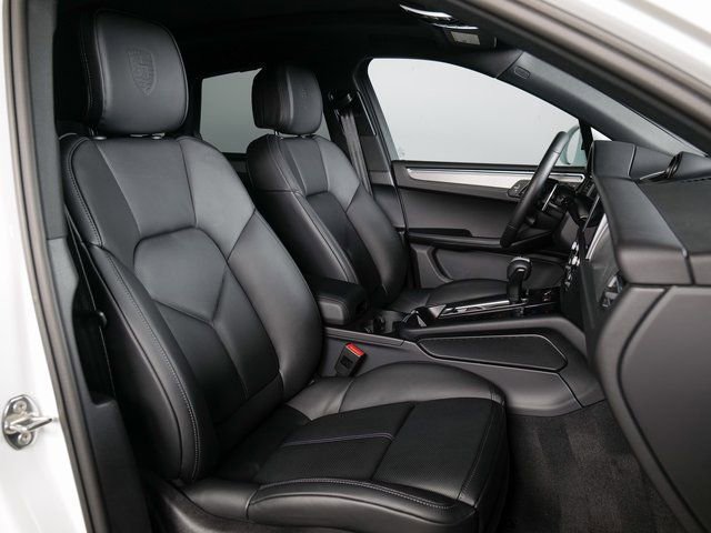 Certified 2026 Porsche Macan AWD/4WD image 11