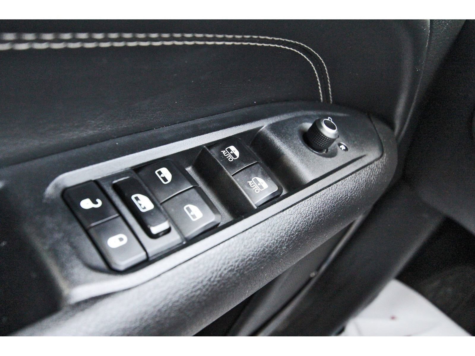 Used 2023 Jeep Compass Latitude w/ Convenience Group AWD/4WD image 19