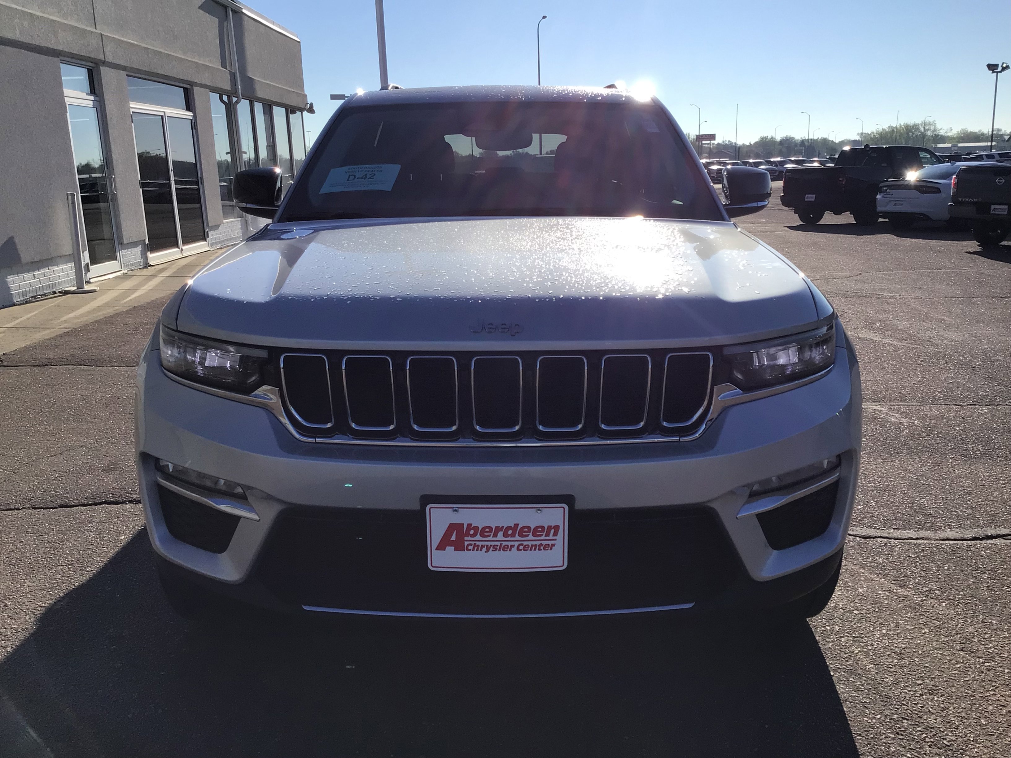 Used 2023 Jeep Grand Cherokee Limited AWD/4WD image 3