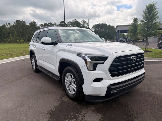 Used 2025 Toyota Sequoia SR5 AWD/4WD image 17