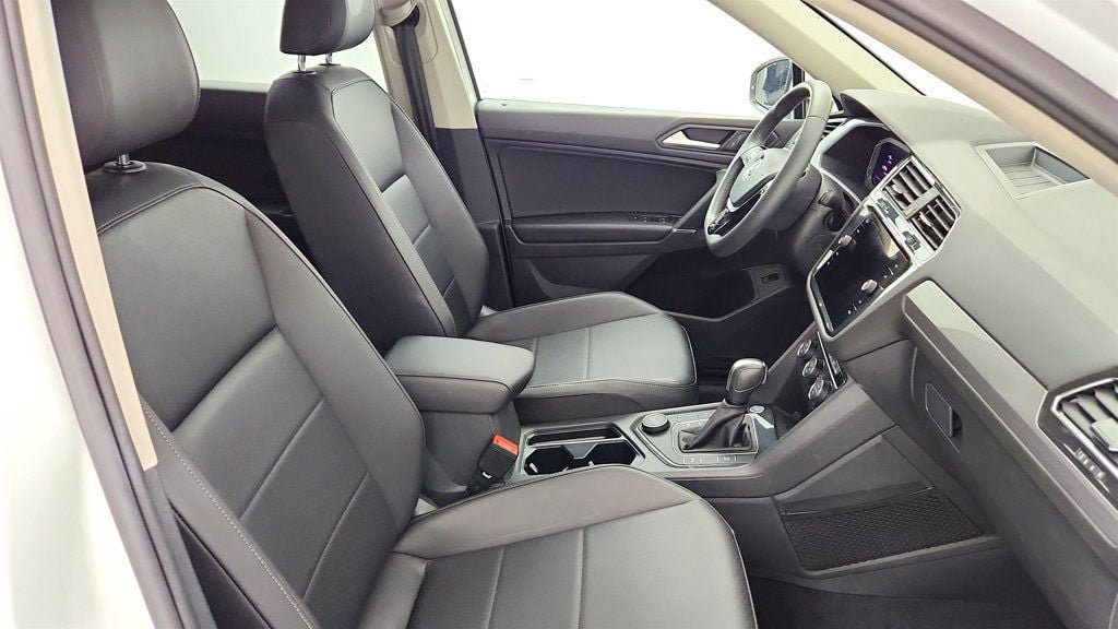 Used 2020 Volkswagen Tiguan SEL AWD/4WD image 23