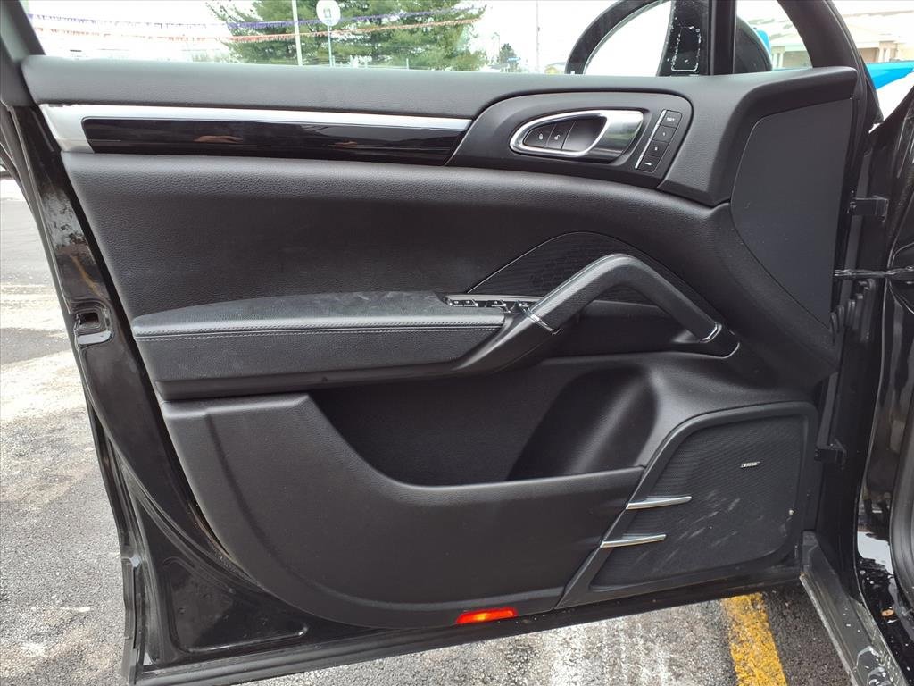 Used 2017 Porsche Cayenne Platinum Edition image 22