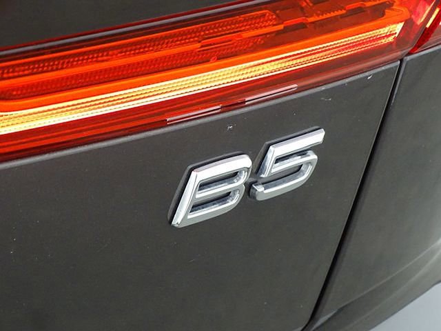 Used 2023 Volvo XC60 B5 Plus image 50