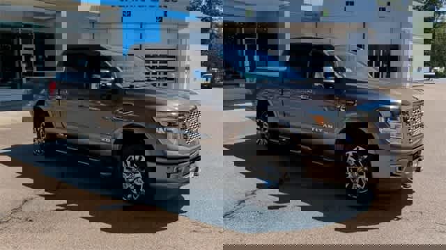 Used 2018 Nissan Titan Platinum Reserve w/ Platinum Utility Package image 2