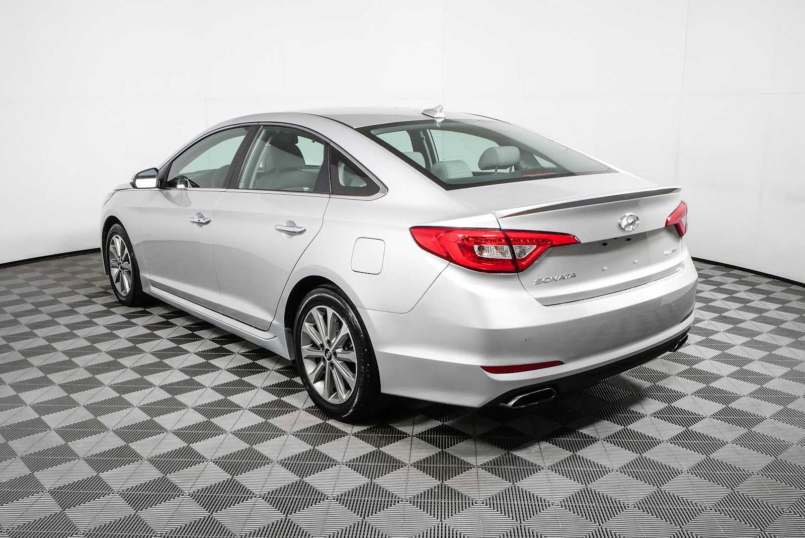 Used 2017 Hyundai Sonata Limited w/ Ultimate Package 04 FWD image 29